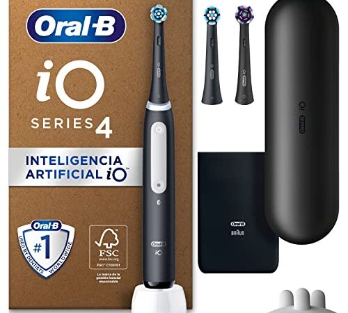 Oral-B iO 4 Cepillo de Dientes Eléctrico con Mango Recargable, 3 Cabezales y Estuche de Viaje, Diseñado por Braun, Regalos Originales para Mujer y Hombre - Negro